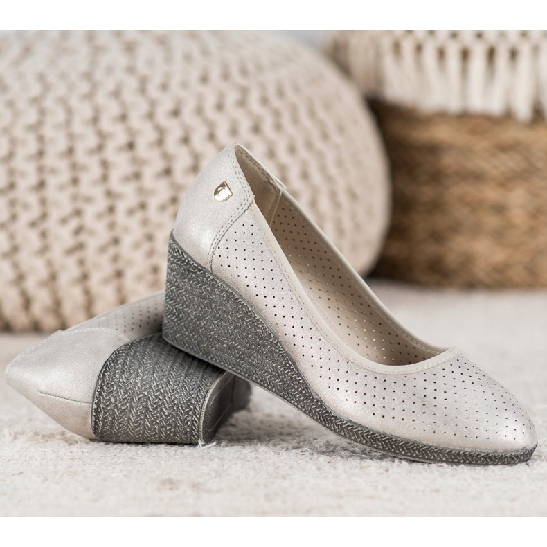 Pompe cu pană ușoară bej 2