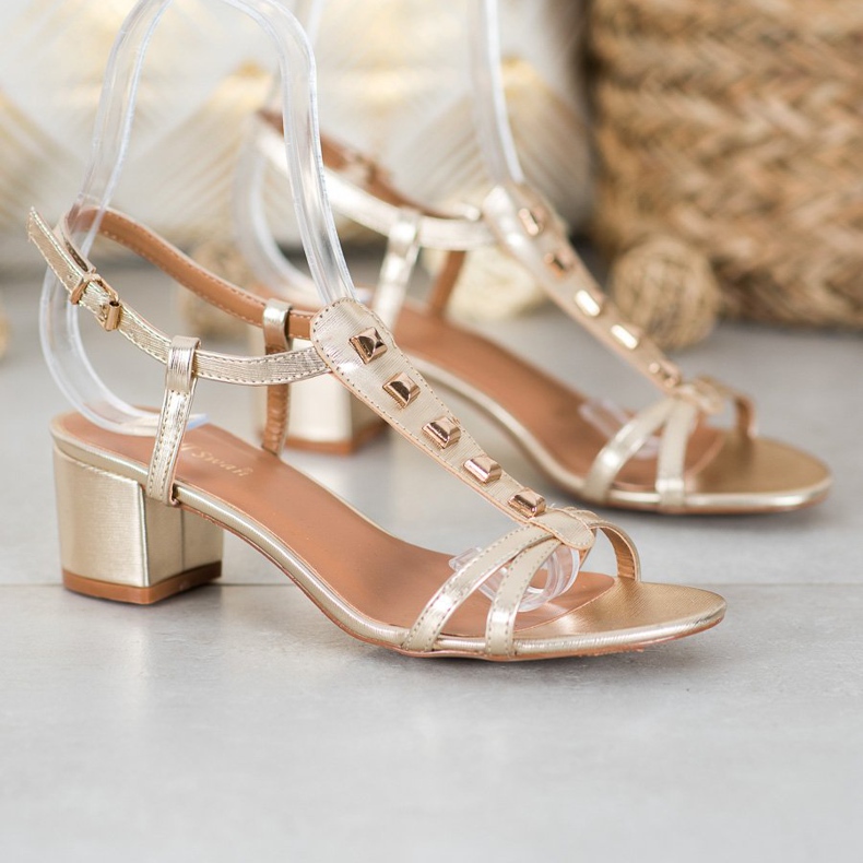 Small Swan Sandale Aurii Cu Știfturi de aur 1