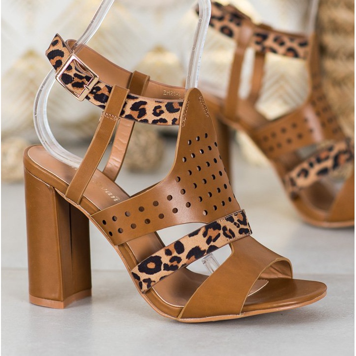 Small Swan Sandale ajurate cu imprimeu leopard maro 1