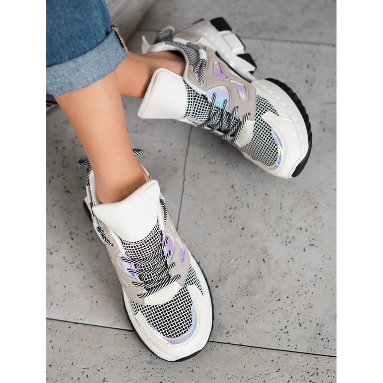 Seastar Adidași eleganți cu efect Holo alb multicolor 1 Seastar Adidași eleganți cu efect Holo alb multicolor 1