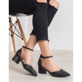 Seastar Pompe confortabile pe un stâlp negru 1