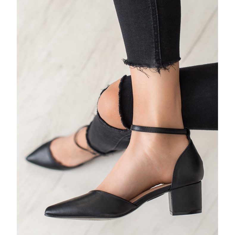 Seastar Pompe confortabile pe un stâlp negru 2