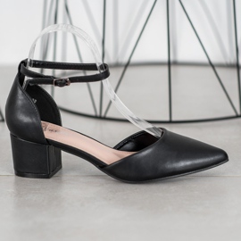 Seastar Pompe confortabile pe un stâlp negru 3