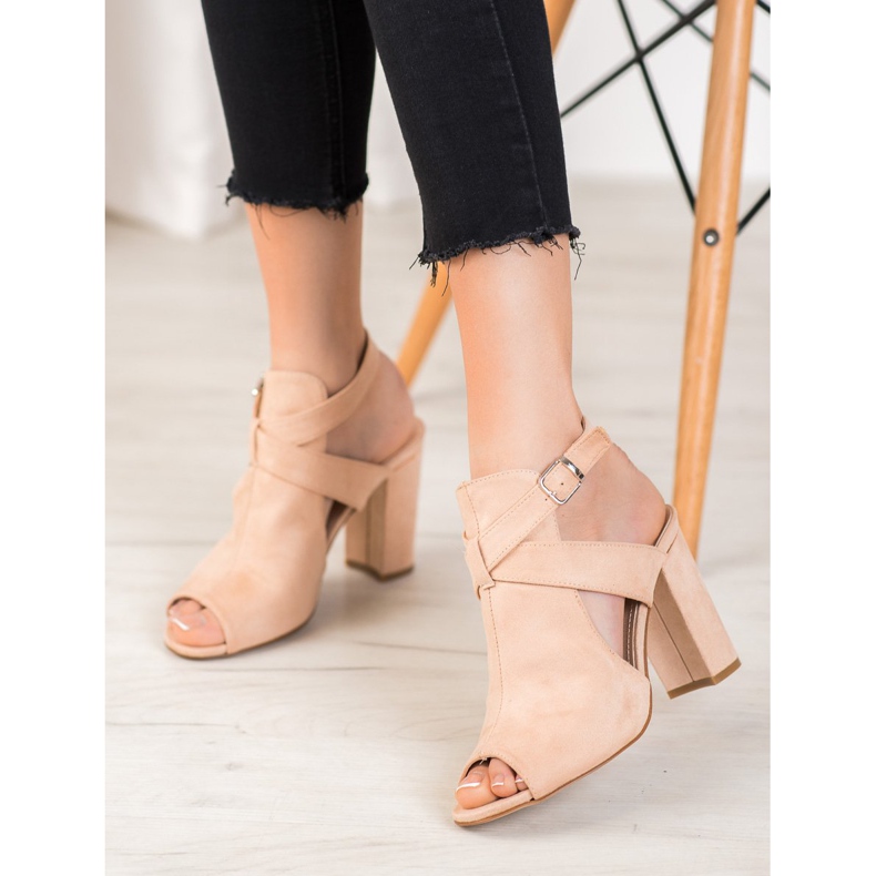 Seastar Sandale elegante pe un bar maro 1 Seastar Sandale elegante pe un bar maro 1