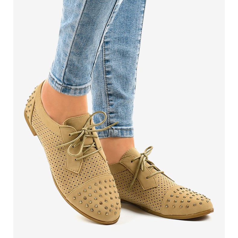 Încălțăminte ajurată bej cu știfturi MJ1125 2 Încălțăminte ajurată bej cu știfturi MJ1125 2