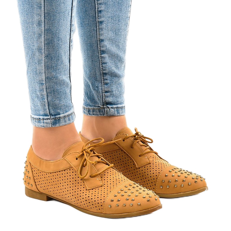 Încălțăminte ajurată maro cu știfturi MJ1125 1