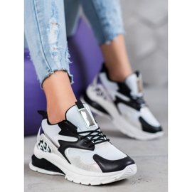 Ideal Shoes Adidași cu inserții negre alb negru 1