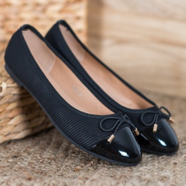 Fama Balerină cu guler negru 1