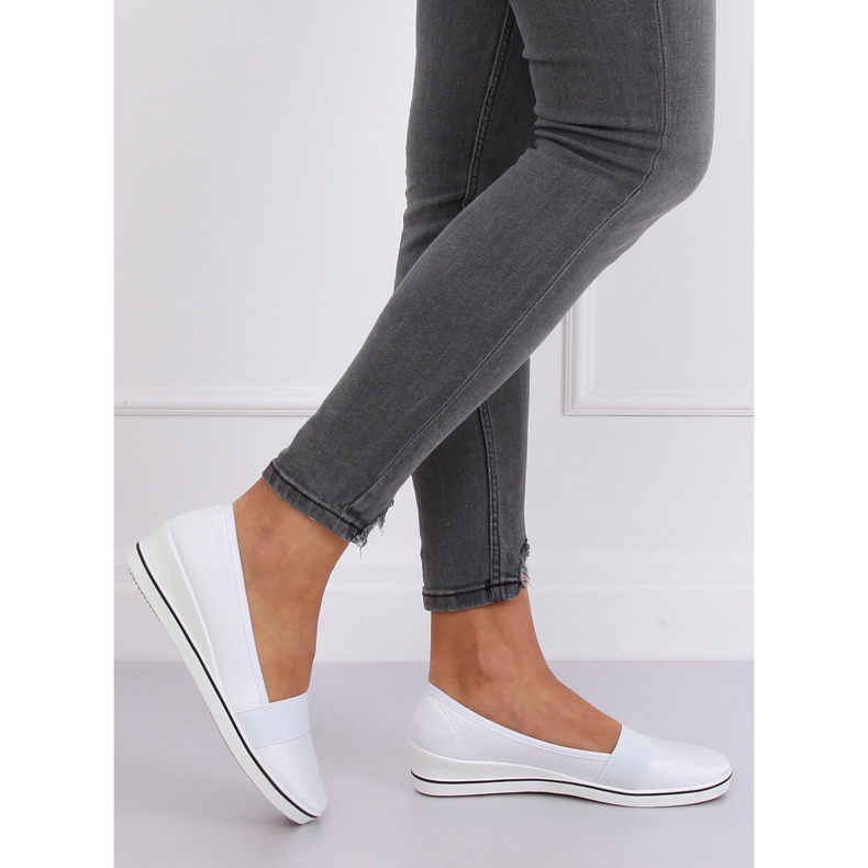 Balerini cu pană albă S81B001 Alb 1 Balerini cu pană albă S81B001 Alb 1