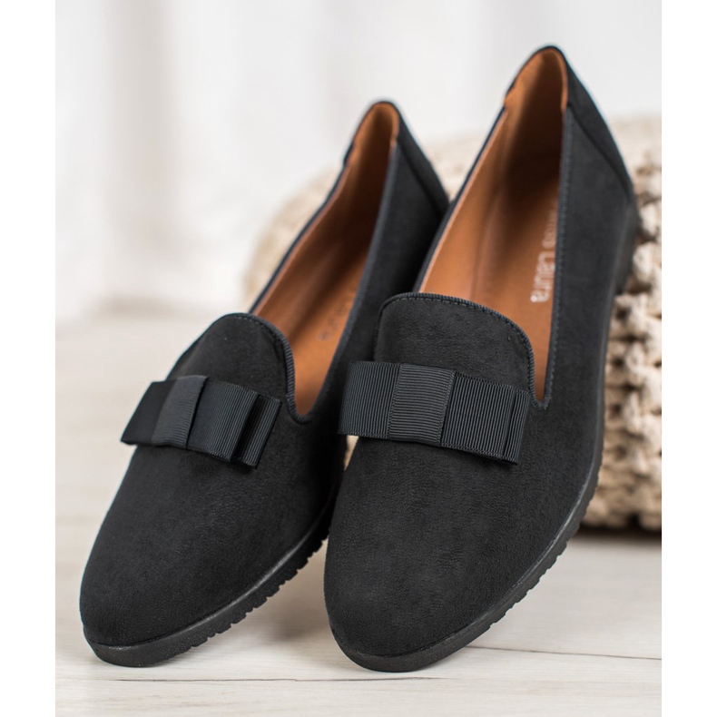 Miss Laura Domnii cu arc negru 2 Miss Laura Domnii cu arc negru 2