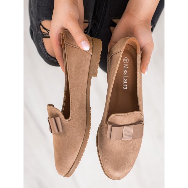 Miss Laura Domnii cu arc maro 1