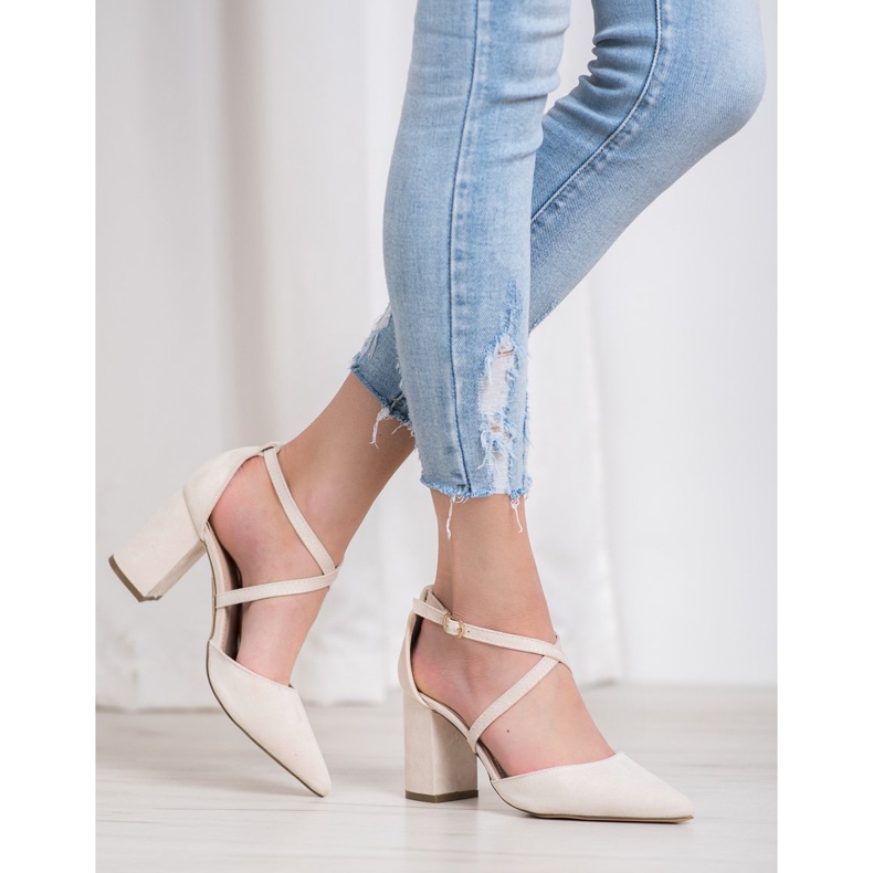 Diamantique Pompele pe un stâlp maro 1