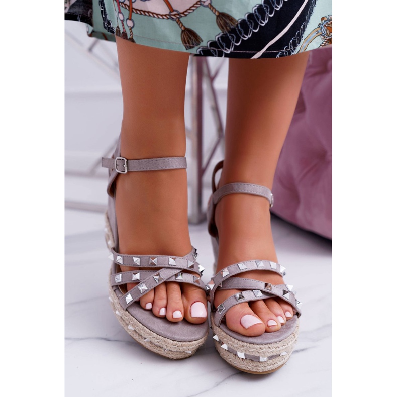 SEA Sandale gri pentru femei pe o pană Amare Studs 2