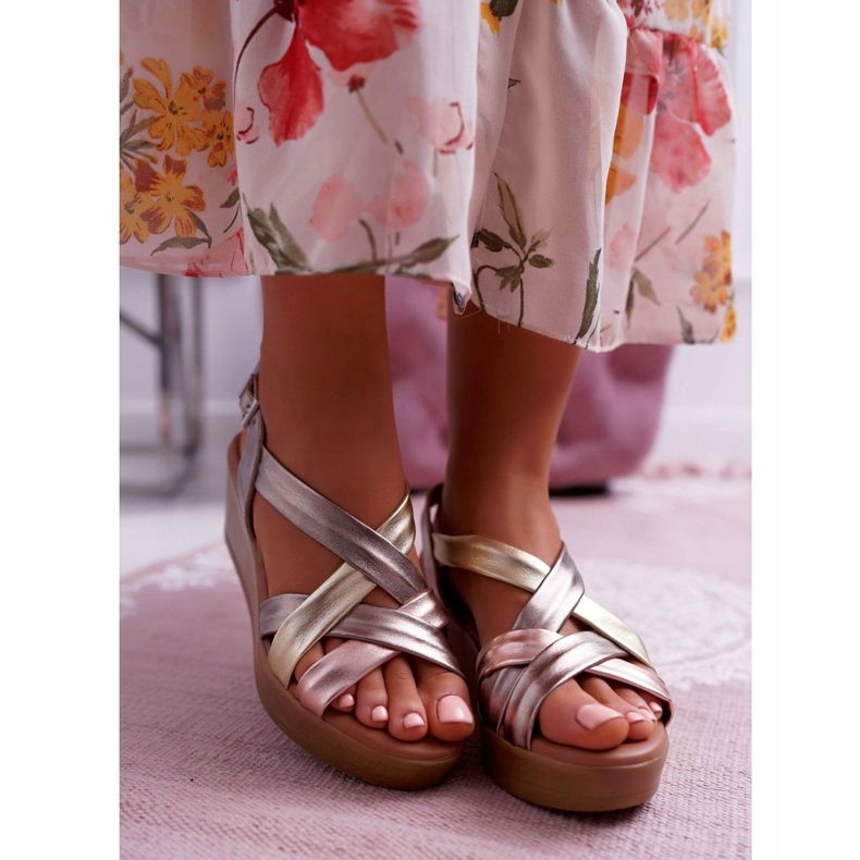 Sandale pentru femei pe pene de piele Maciejka ESP27-25 / 00-1 de aur 2