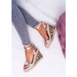 Sandale de damă Lu Boo On a Wedge In Shen Golden Shiran de aur 1