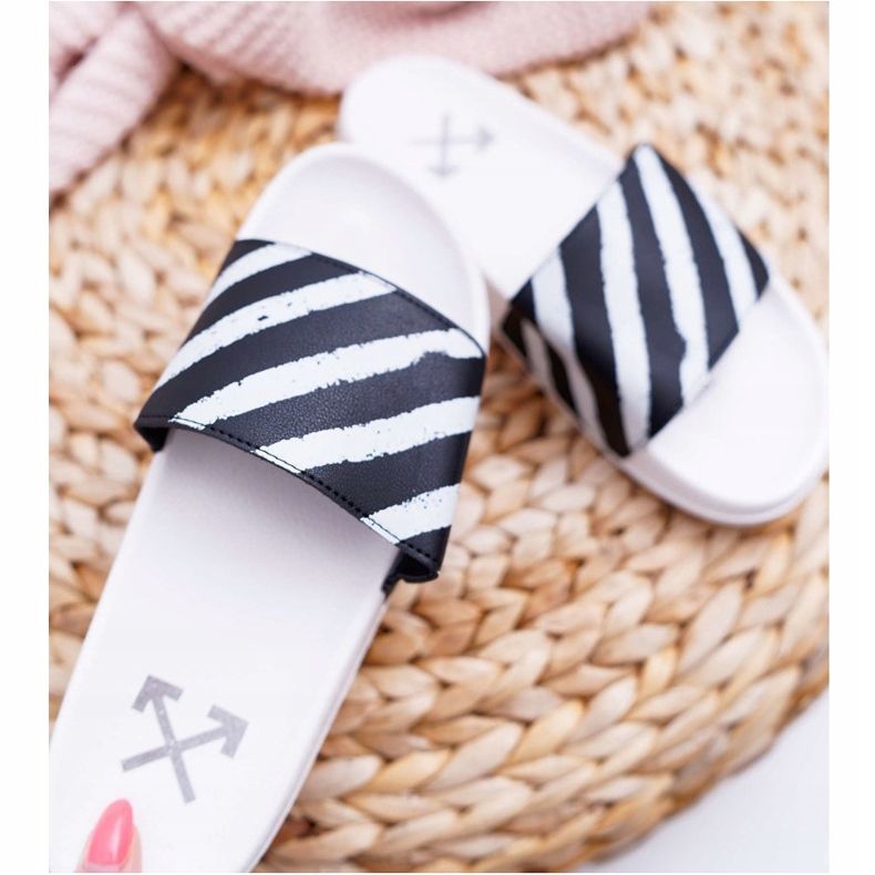 Papuci albi pentru femei Aynna negru 1