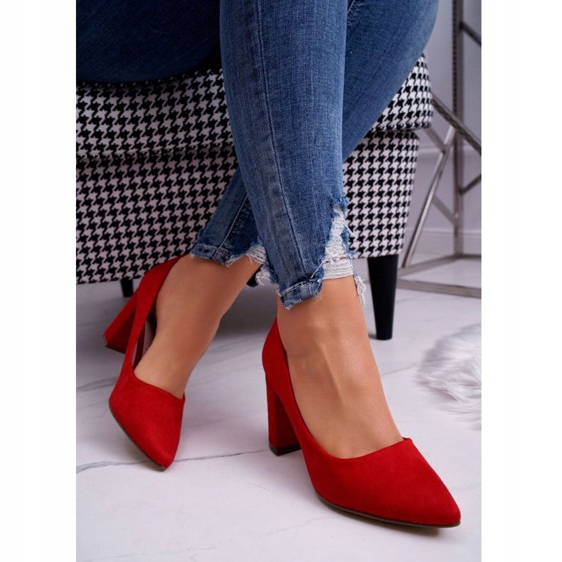 Pompe de femei pe stâlpul din piele de piele de piele roșu 2