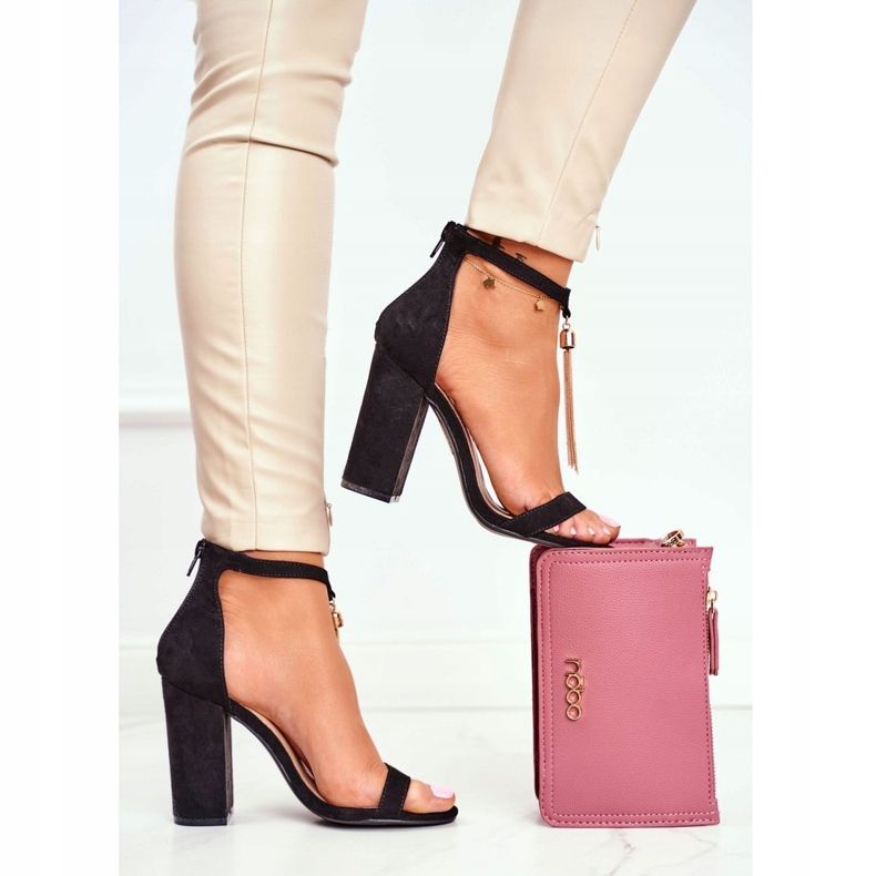 FW1 Sandale din piele neagră pe o bară cu Annick Fringe negru 1 FW1 Sandale din piele neagră pe o bară cu Annick Fringe negru 1