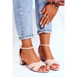 FW1 Sandale bej din piele de căprioară pe un bar Nela 1