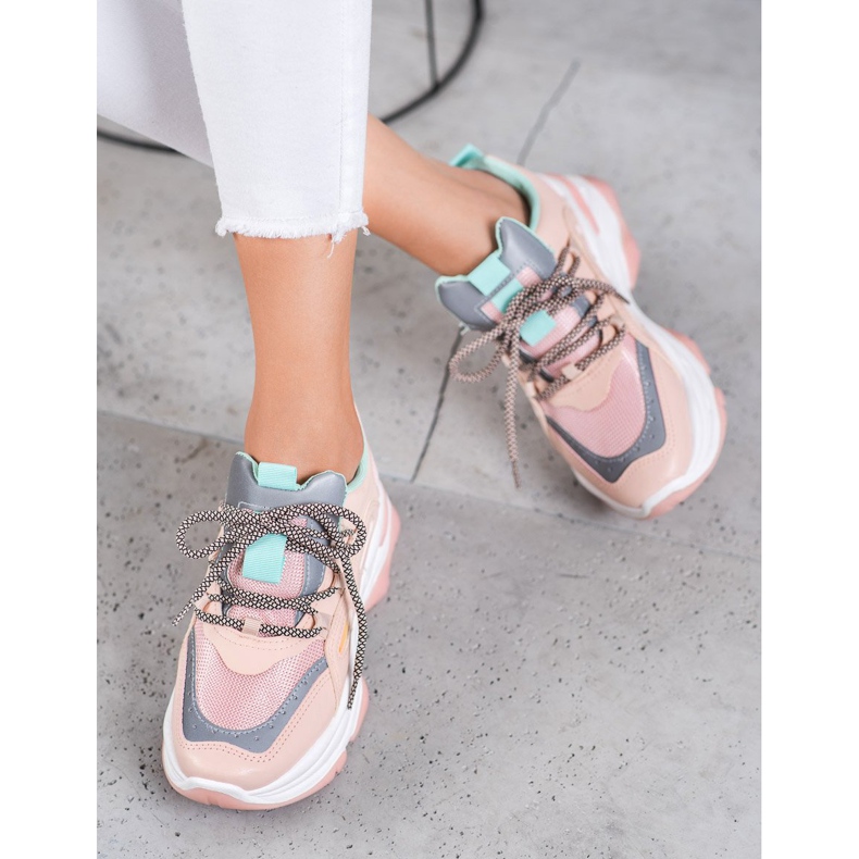 Small Swan Adidași sportivi roz 1 Small Swan Adidași sportivi roz 1