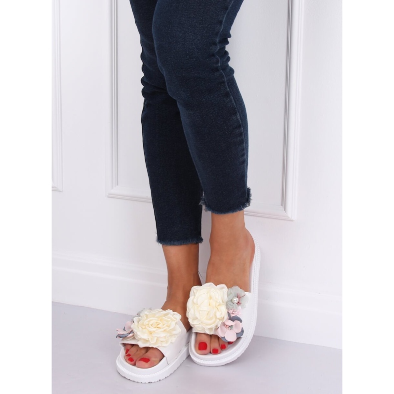 Papuci albi cu talpă înaltă PT-109 Alb 1