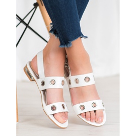 Kylie Sandale albe casual 1
