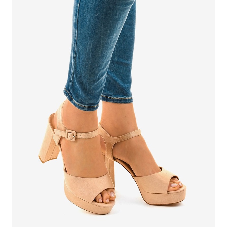 Sandale bej pe un stâlp cu piele de căprioară AT-0660-L 1