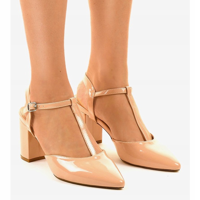 Pompele bej pe stâlpul D85-17 1