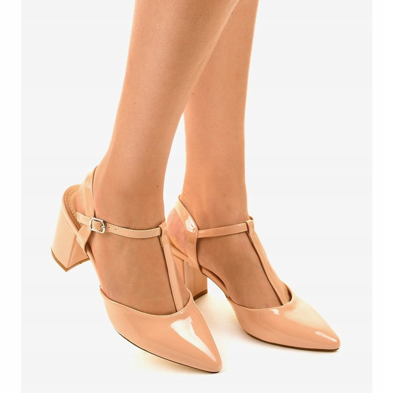 Pompele bej pe stâlpul D85-17 2