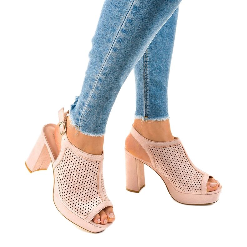 Sandale cu toc ajurat bej 9R82 1 Sandale cu toc ajurat bej 9R82 1