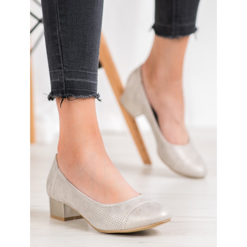 Goodin Pompe ajurate pe un stâlp de aur 1