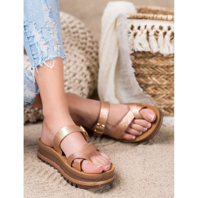 Comer Papuci pe platforma modei galben 2