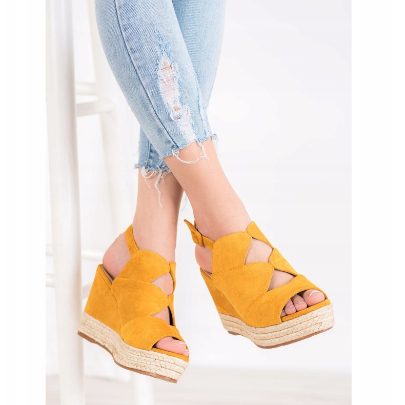 Small Swan Sandale cu pană la modă galben 1 Small Swan Sandale cu pană la modă galben 1