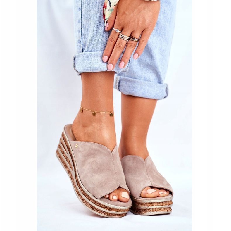 Papuci de piele pentru femei pe pană Nicole 2559 Lemonade bej 1