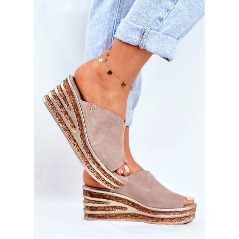 Papuci de piele pentru femei pe pană Nicole 2559 Lemonade bej 2