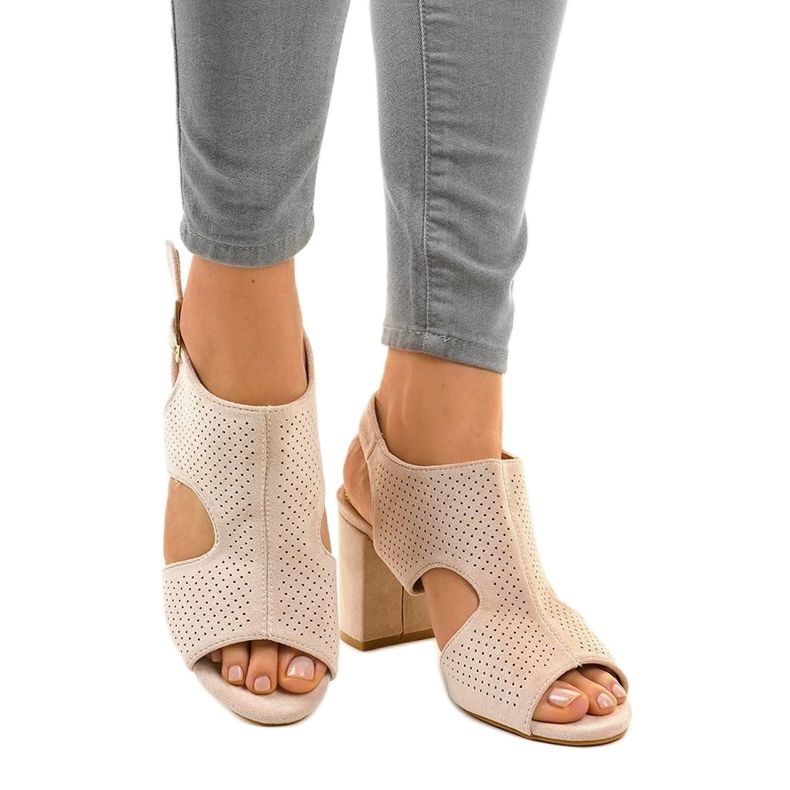 Sandale ajurate bej cu tăietură 99-33A 1