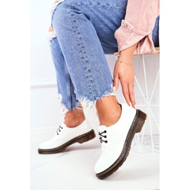 SEA Pantofi de damă lăcuțiți de culoare albă Faceți-o mai bine! 1