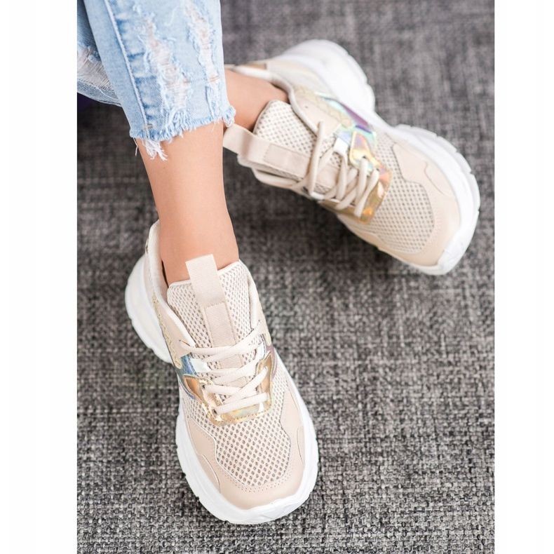 Mannika Adidași la modă cu plasă maro 2 Mannika Adidași la modă cu plasă maro 2