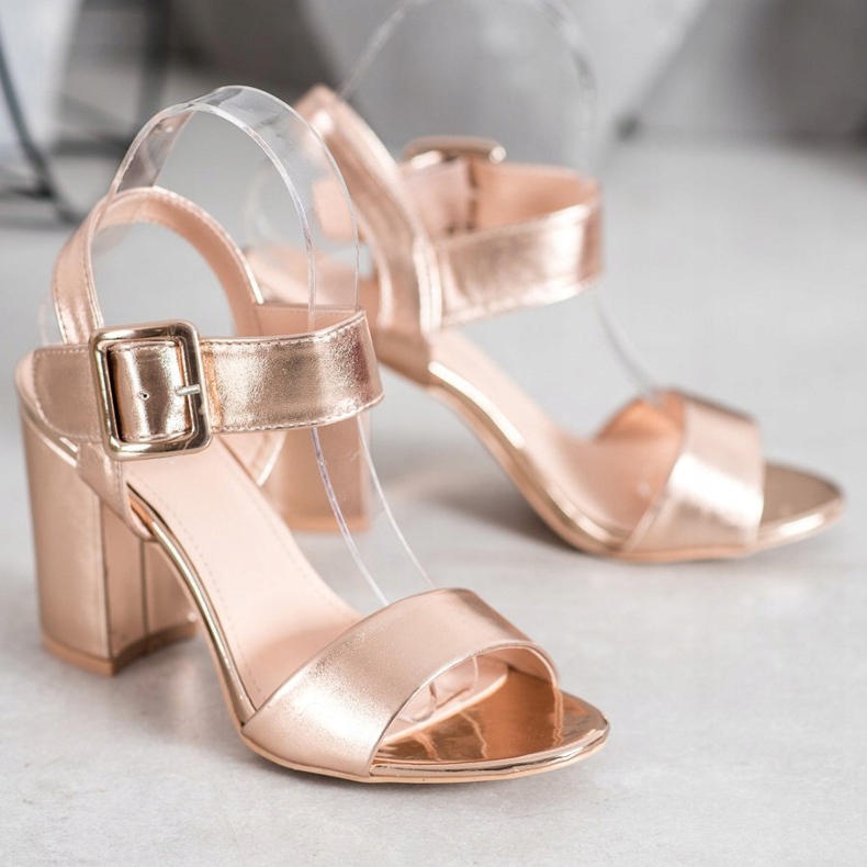 Small Swan Sandale Pe O Bară Cu Piele Eco de aur 1