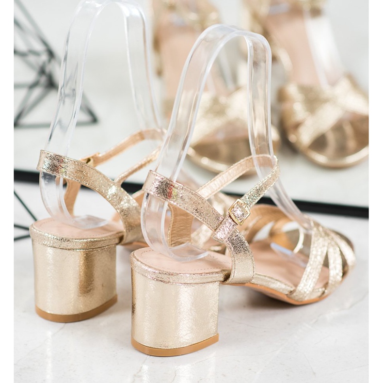 Small Swan Sandale Strălucitoare Pe O Bară galben 1