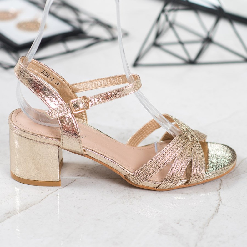 Small Swan Sandale Strălucitoare Pe O Bară galben 2