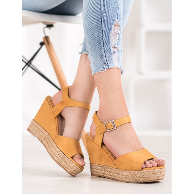 Clowse Sandale galbene pe toc înalt 1