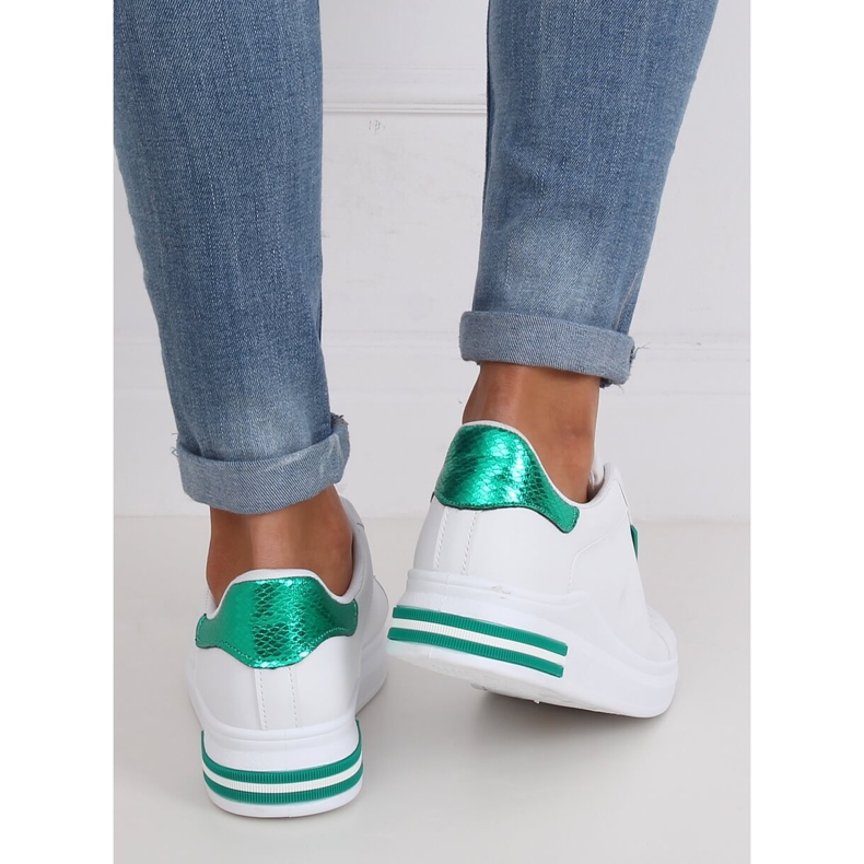 Încălțăminte de sport albă pentru femei NB320P-5 ALB / VERDE 1 Încălțăminte de sport albă pentru femei NB320P-5 ALB / VERDE 1