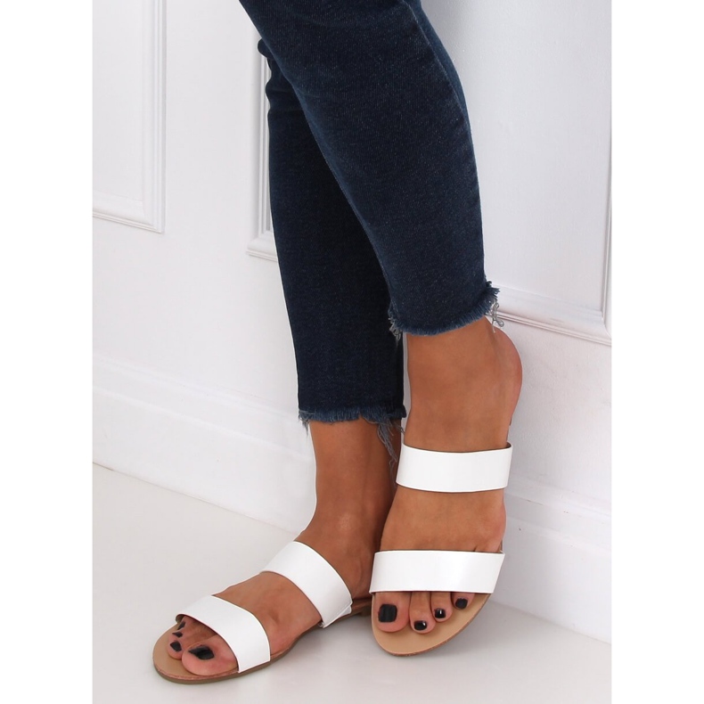 Papuci albi simpli S060074 Alb 1