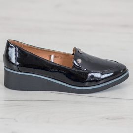 Vinceza Pompele lăcuite pe o pană negru 2