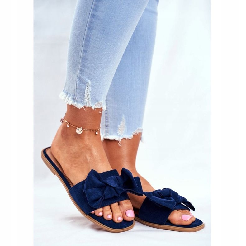 Papuci de damă din Malaezia cu fundițe de culoare albastru marină 1