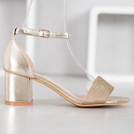 Nio Nio Sandale elegante pe un bar galben 2