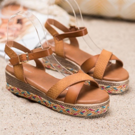 Small Swan Sandale la modă cu piele ecologică maro 2 Small Swan Sandale la modă cu piele ecologică maro 2