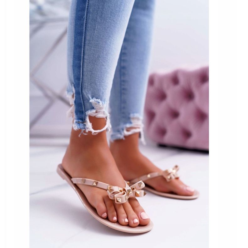 Lu Boo | Flip-flops din cauciuc bej cu știfturi stâncoase 1