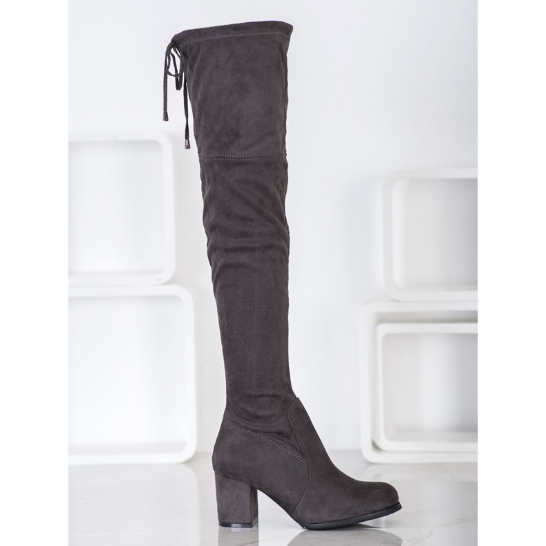 J. Star Bocanci alunecați pe un post gri 2